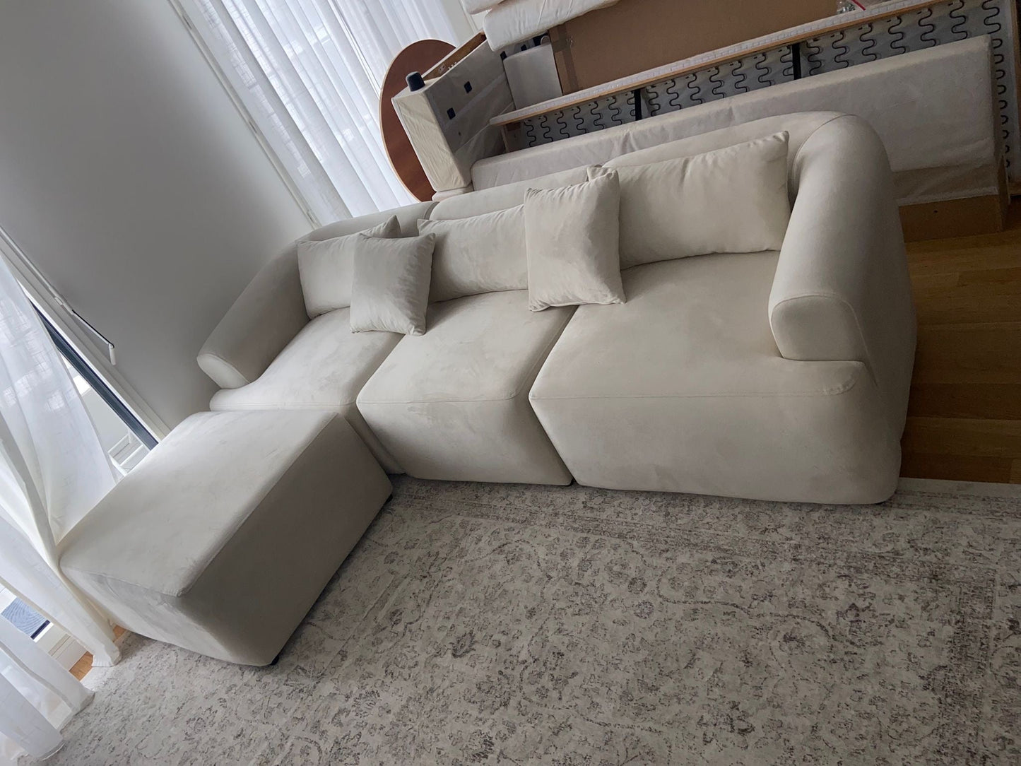 Canapé MILA modulable en velours blanc cassé